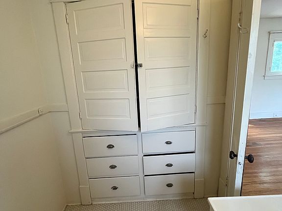 4th image of 378 Elmwood Ave APT 8