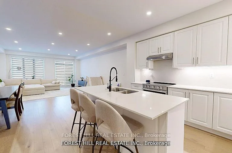 54 Montrose Blvd — Photo 3