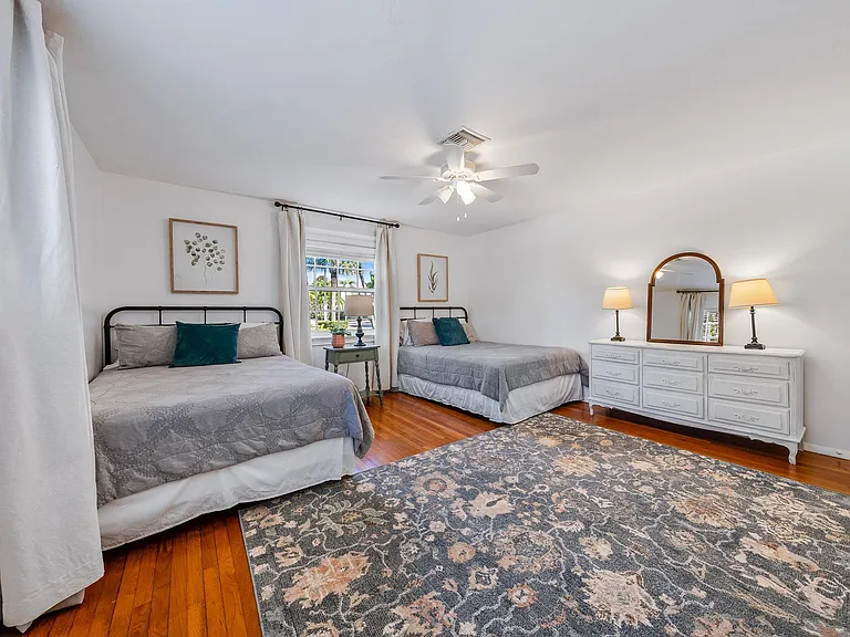 381 Zenith Ln — Photo 7