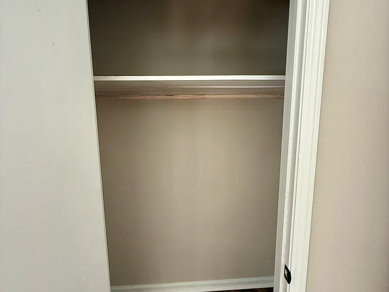 Bed 1 Closet