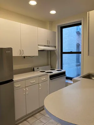 Rented by Akam Sales and Brokerage | media 10