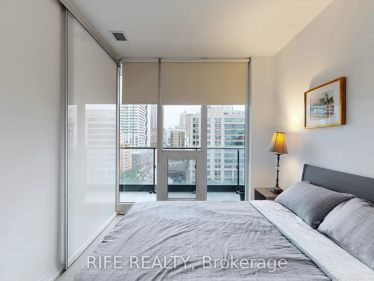 251 Jarvis St #830 — Photo 24