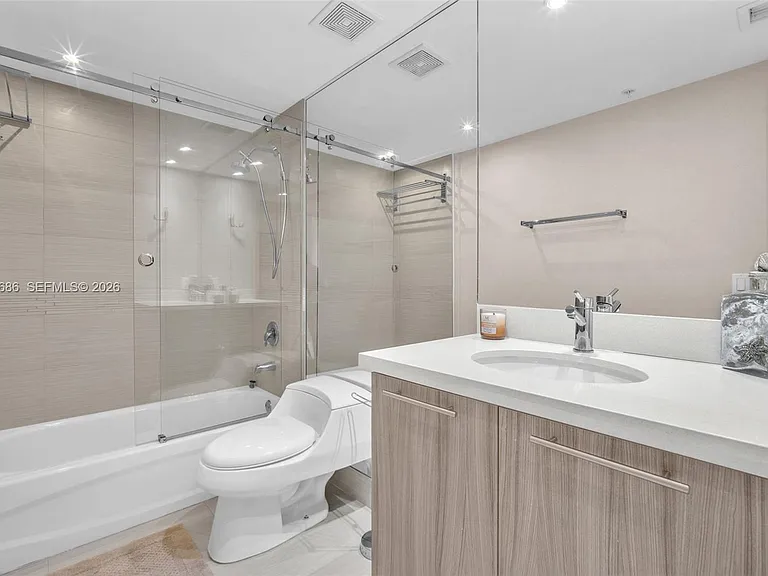 6700 Indian Creek Dr #904 — Photo 27