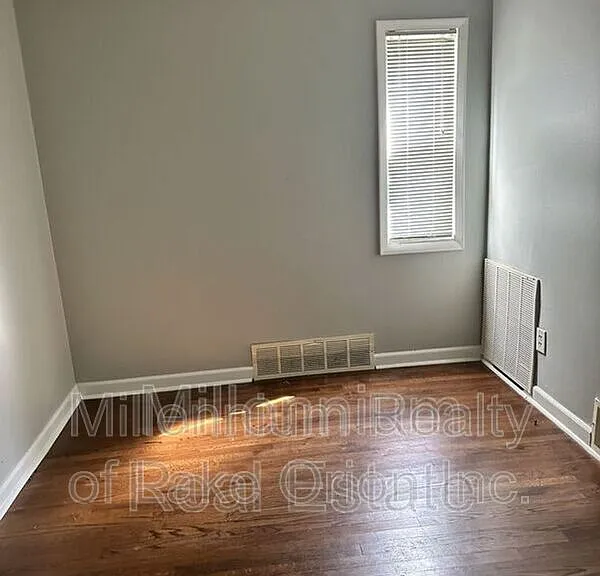 260 W Longfellow Ave — Photo 10