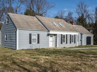 908 Maple Dr, Stewartsville, NJ 08886