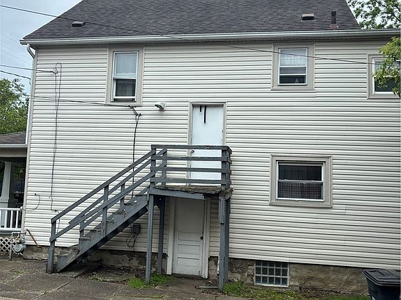 3rd image of 2136 16th St SW