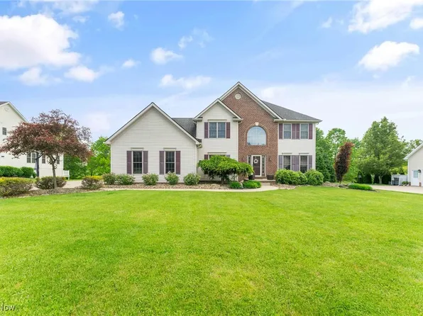 73 Lake Wobegon Dr, Canfield, OH 44406