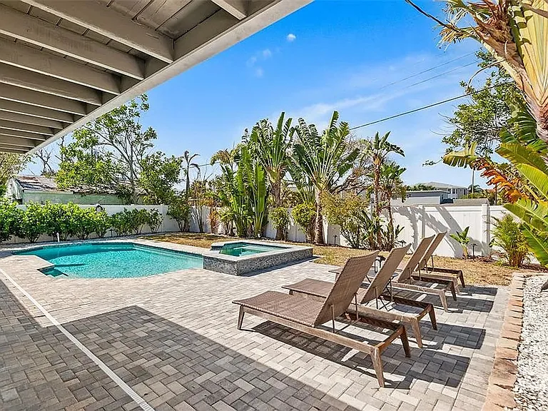 14024 N Bayshore Dr — Photo 39