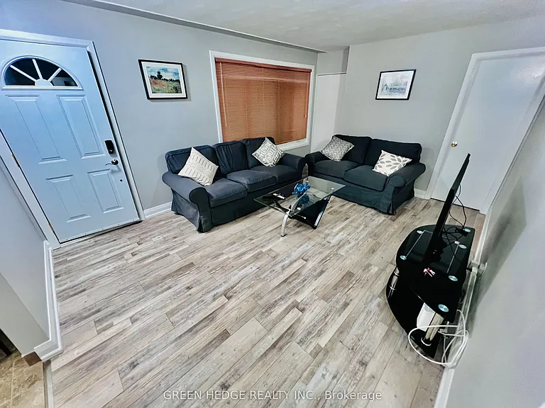 34 Stanley Ave — Photo 2