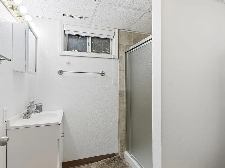 1017 E 40th Ave — Photo 32