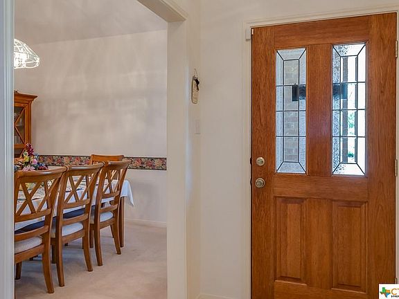 3rd image of 927 Queens Dr