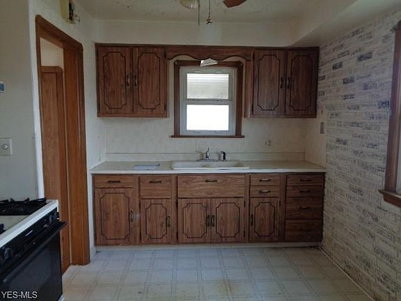 5th image of 11330 Deborah Dr