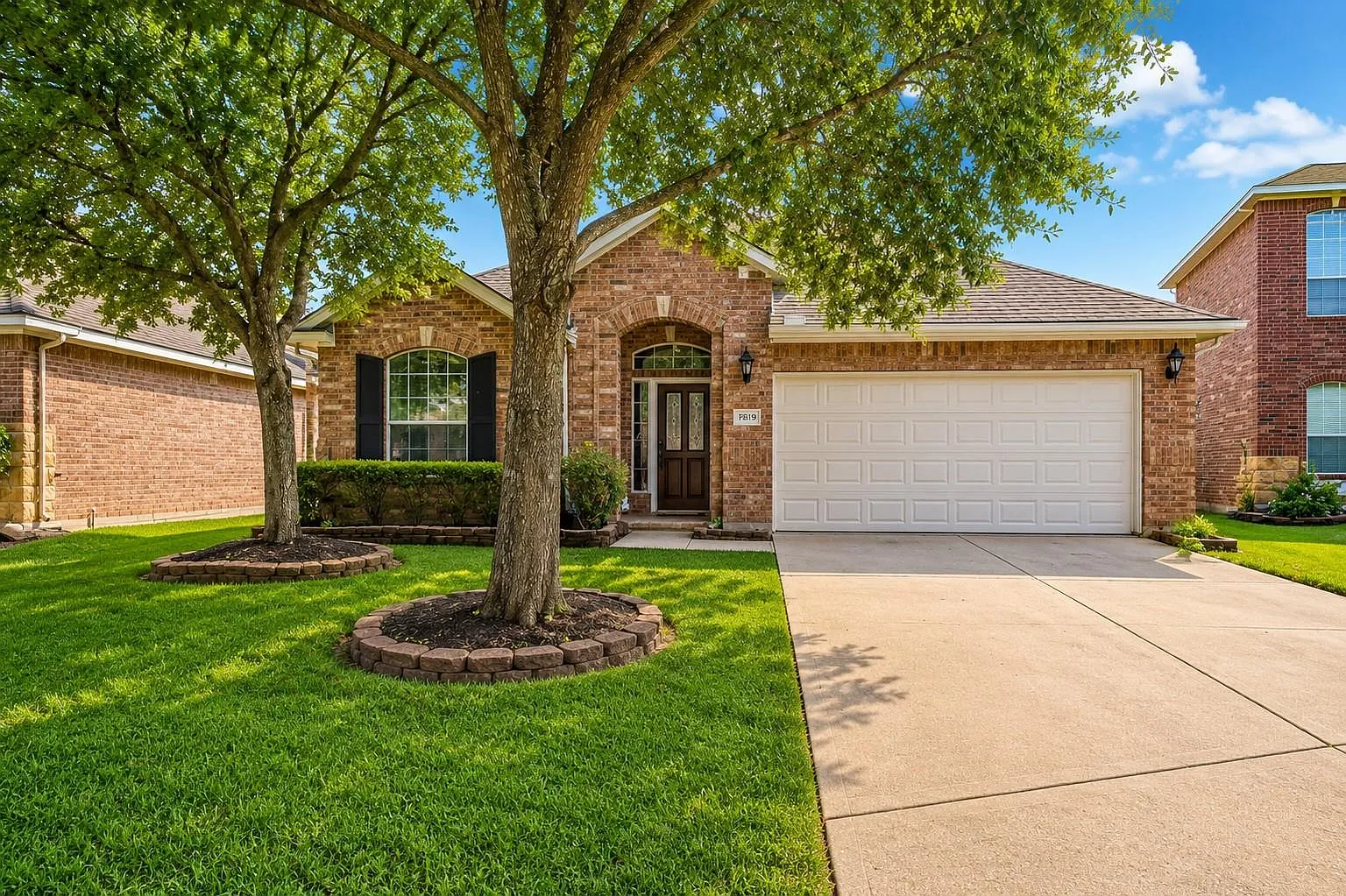 3 bed, 2.0 bath, 1864 sqft, $2,200 — Photo 1
