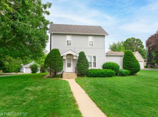 8218 W Hillside Rd, Crystal Lake, IL 60012