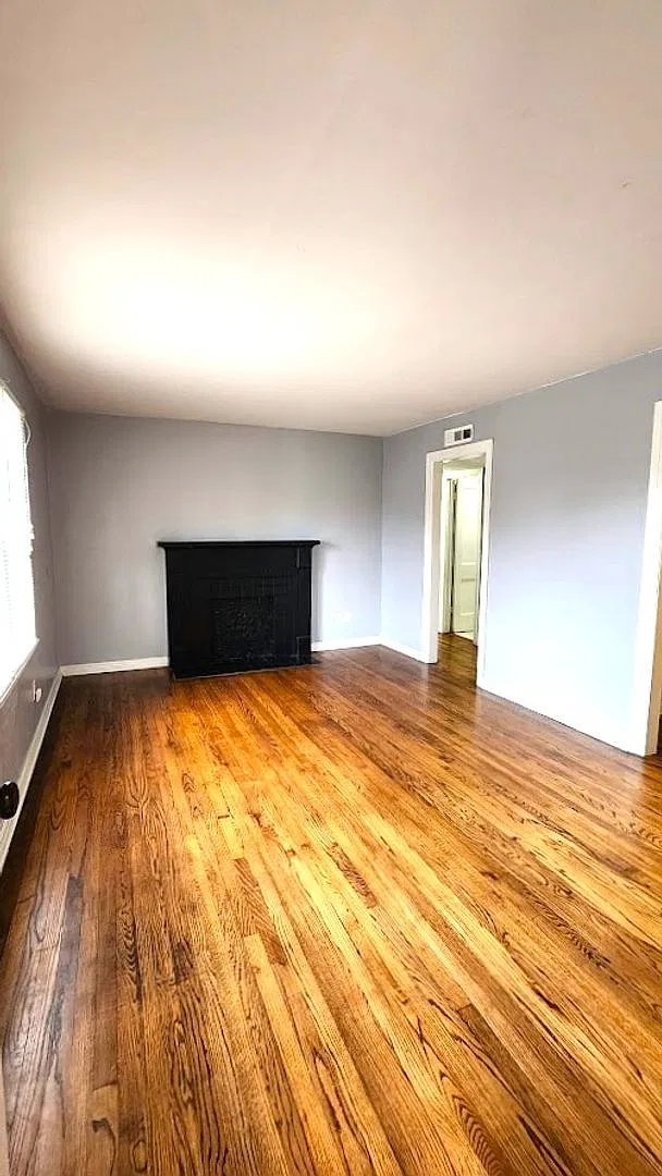 2301 N Gatewood Ave — Photo 3