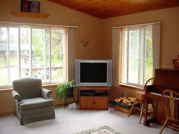 3rd image of 2792 Balsam Blvd