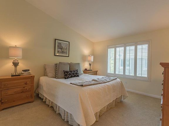 5th image of 338 Oleander Dr