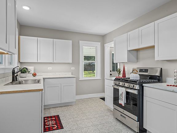 4th image of 1002 S Lincoln Ave