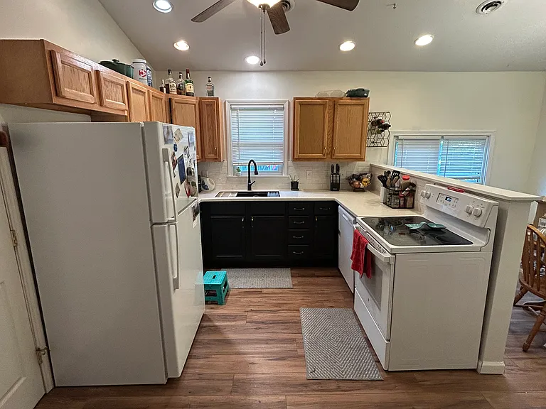 944 Hudson Rd — Photo 4