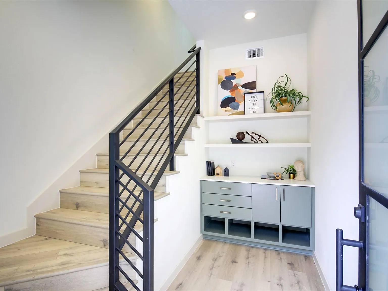 2 bed, 2.5 bath, 927 sqft, $1,950 — Photo 1