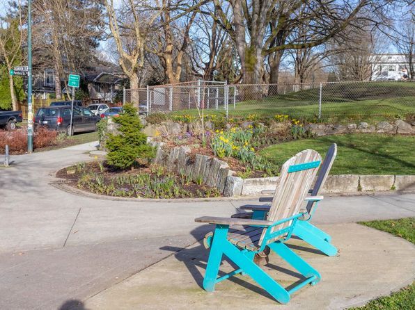 2215 Pandora St #2205, Vancouver, BC V5L 1N6