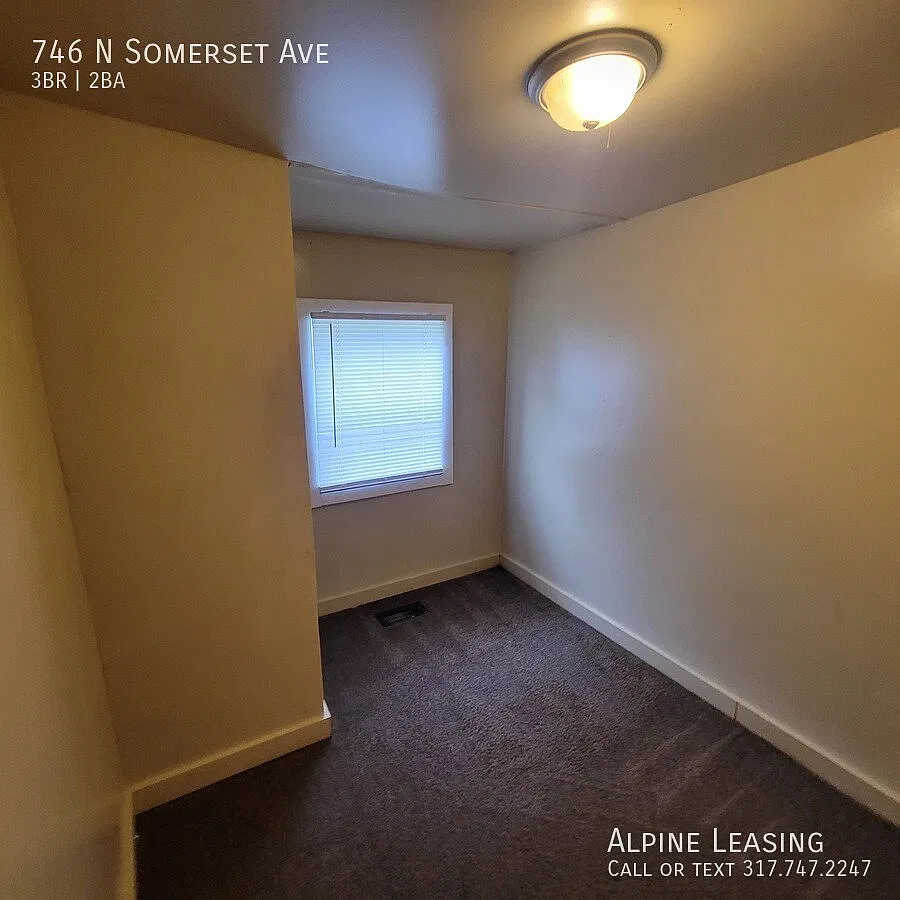 3 bed, 2.0 bath, $995 — Photo 1
