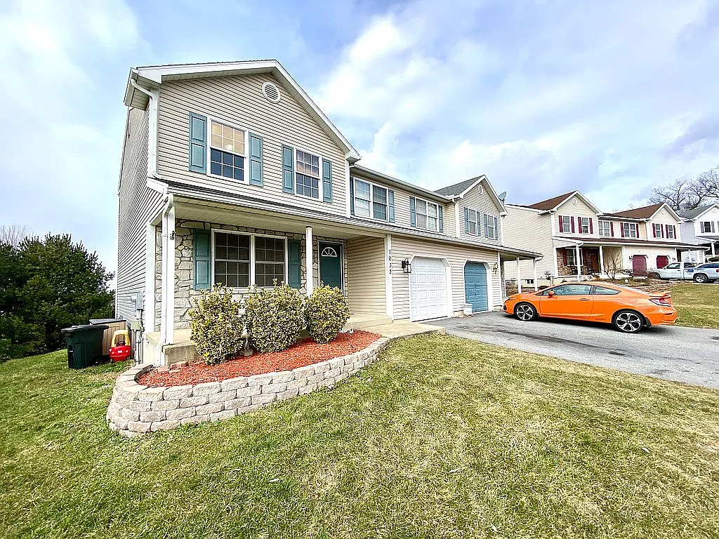 1032 Alexander Dr photo 1