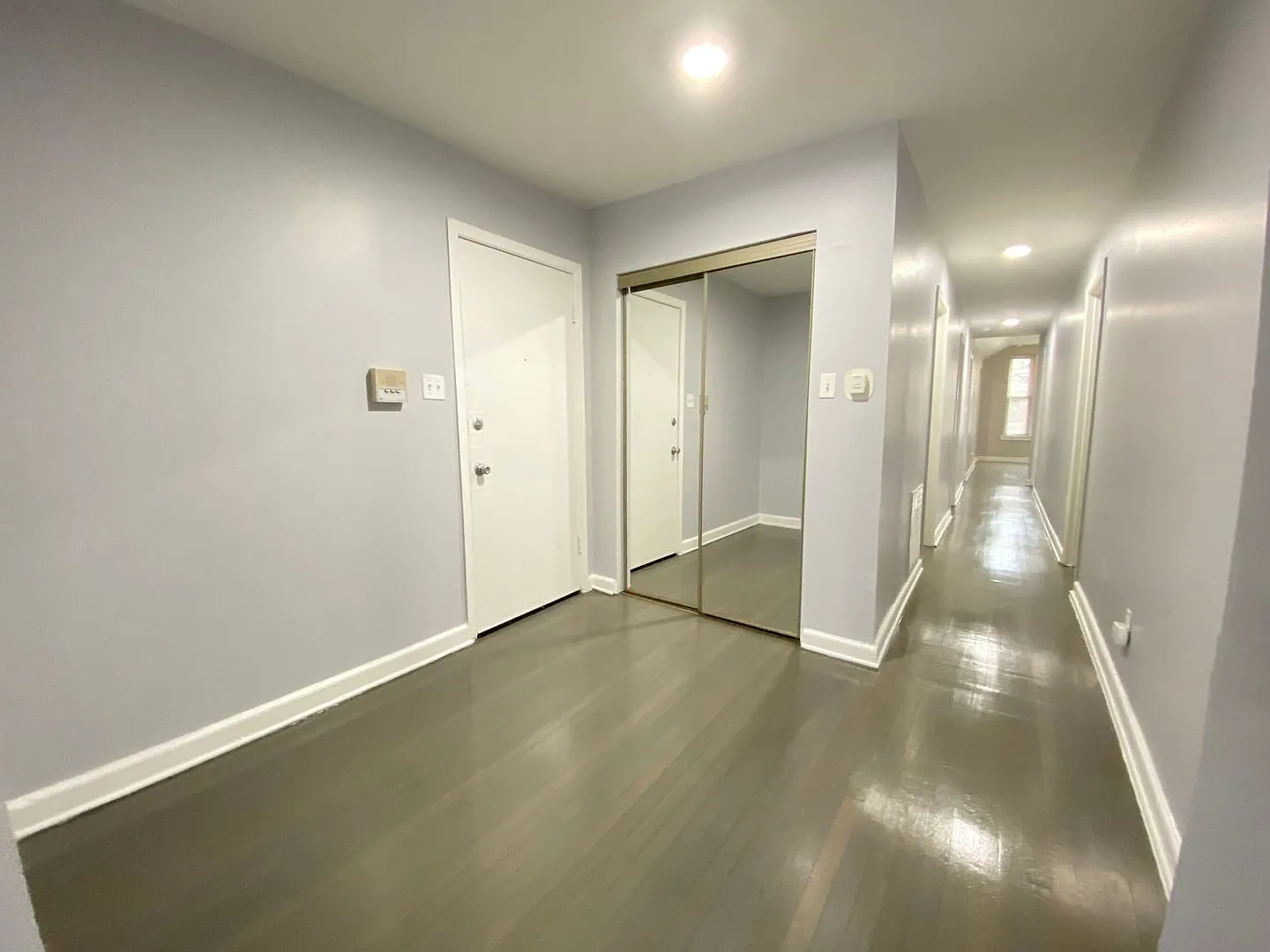 906 Montrose — Photo 3