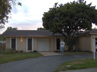 4950 Sarazen Dr, Hollywood, FL 33021