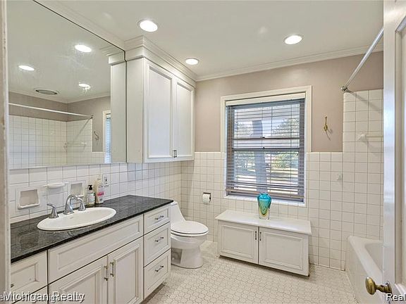 4th image of 1206 Balfour St