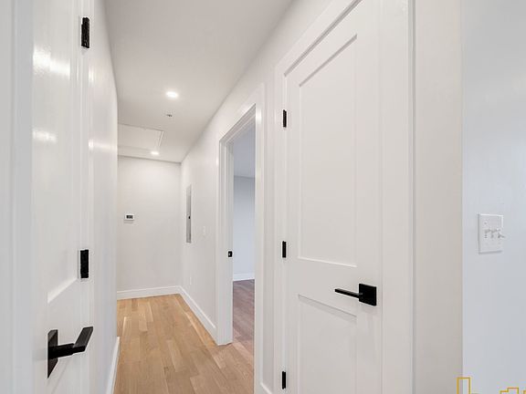 4th image of 11 Wenham St #3