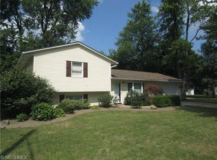 668 Hollywood Ave, Sheffield Lake, OH 44054