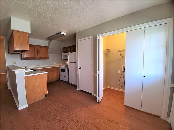 5th image of 3020 N Bell Ave