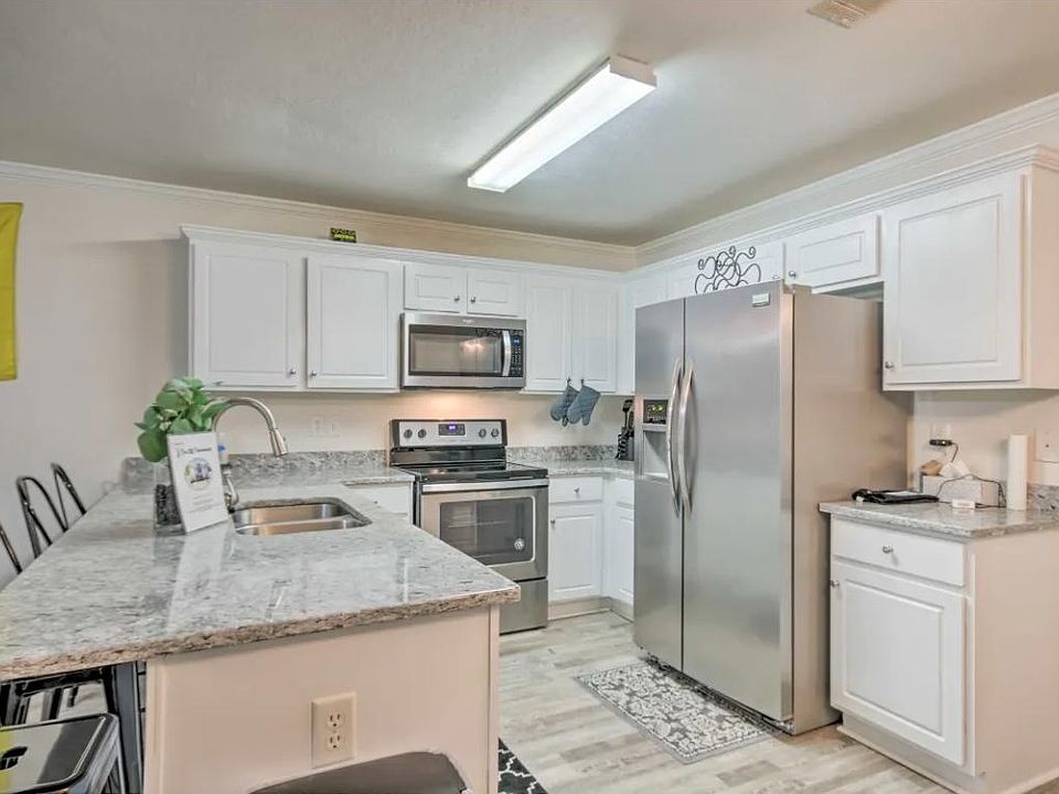 Upgraded Kitchen (Granite and Stainless Steel) Pot, pans, and eating equipment all included!) Walk-In Pantry.