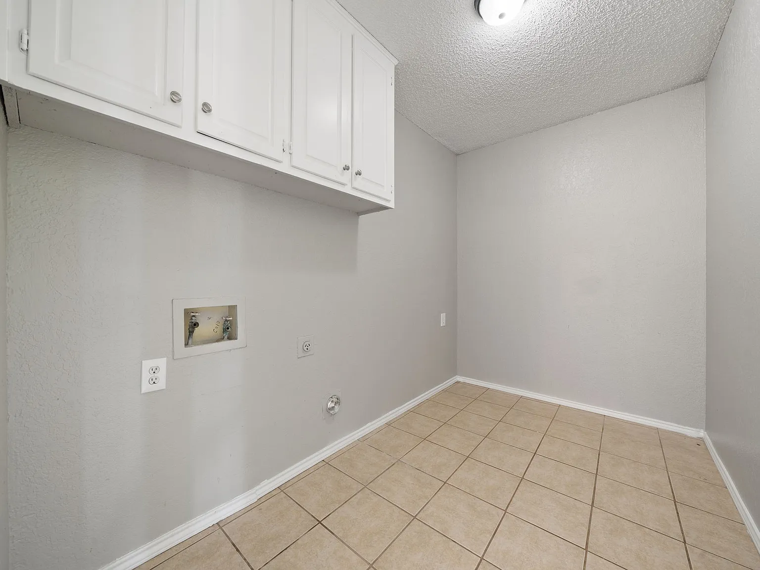 3 bed, 1.5 bath, 1089 sqft, $1,895 — Photo 3