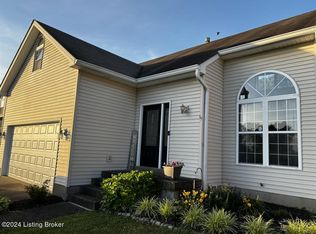 8004 Village Point Dr, Louisville, KY 40291