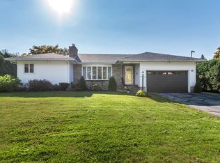 32 Meadow Ln, North Andover, MA 01845