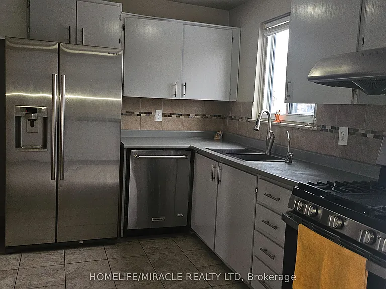 24 Guildford Cres #24 — Photo 4