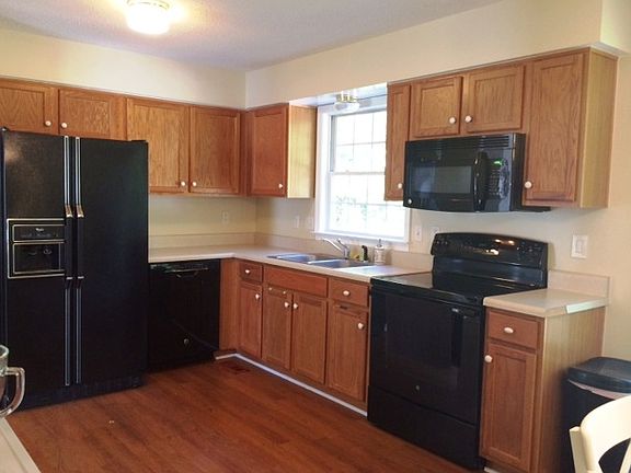 4th image of 5932 Nestle Ave