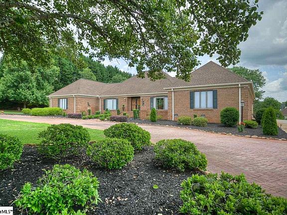 3rd image of 3 Woodberry Dr