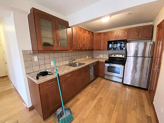 Rented by OvCo Realty | media 5