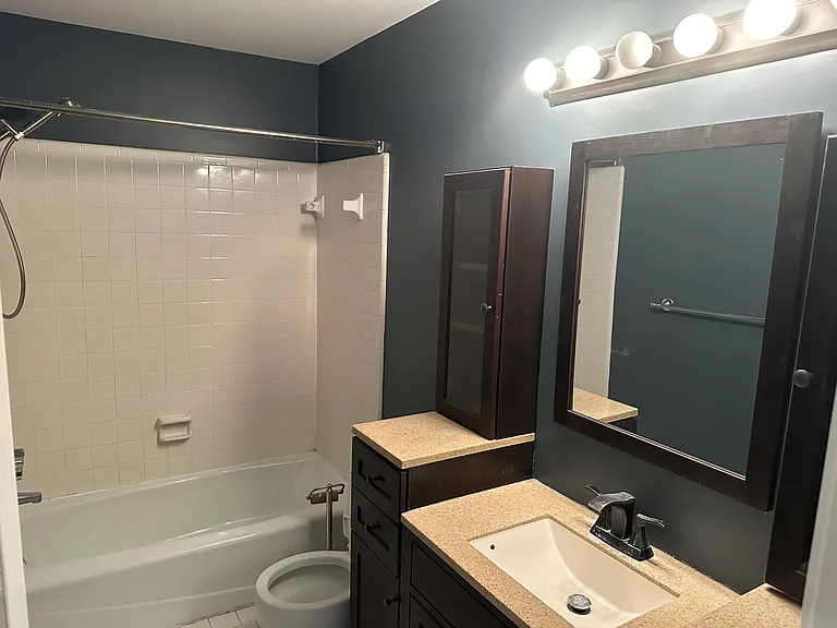 900 N Main St #10 — Photo 9