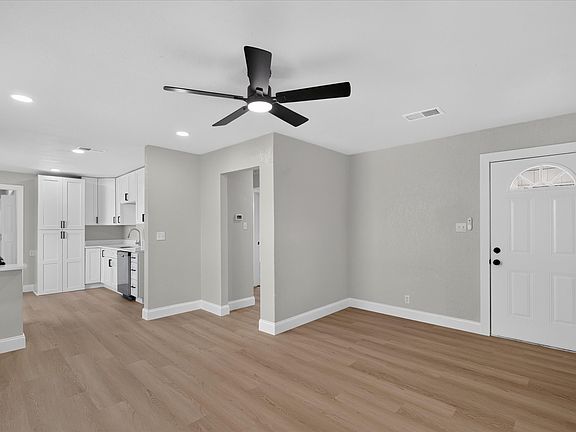 5th image of 2913 Wesleyan Dr S