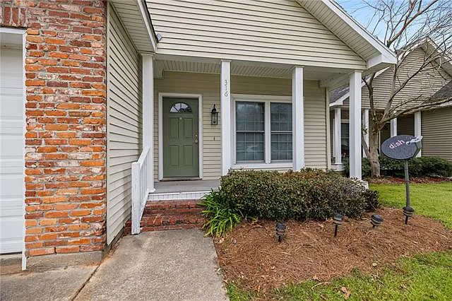 324 Fountains Park Blvd — Photo 3
