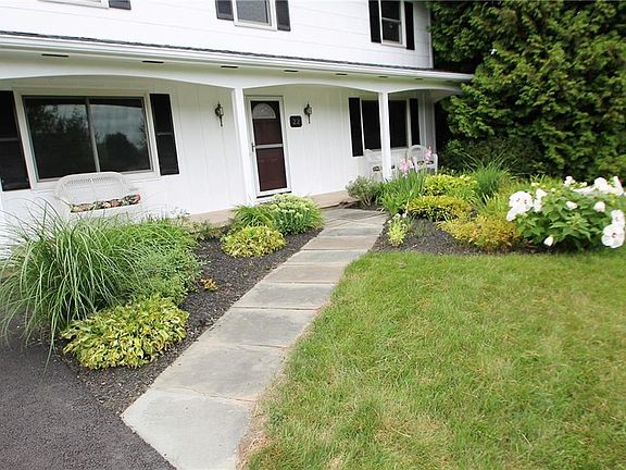 2nd image of 22 Mount Vernon Cir