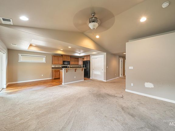 5th image of 419 Thornwood St