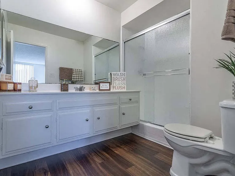 Park Avenue Apartments — Photo 15