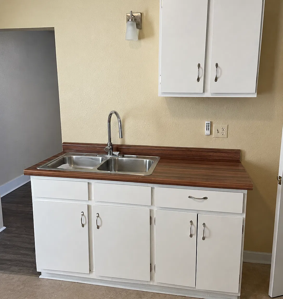 2 bed, $1,100 — Photo 2