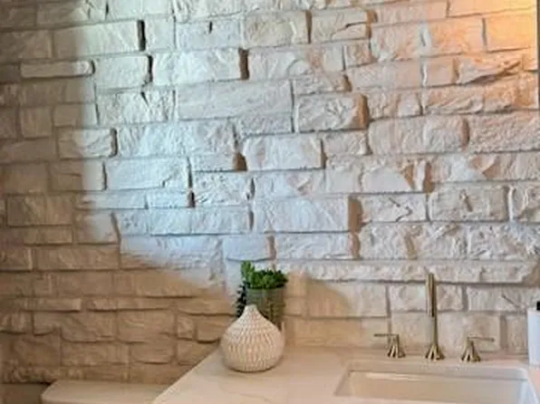 12818 W 172nd Ter, Overland Park, KS 66221