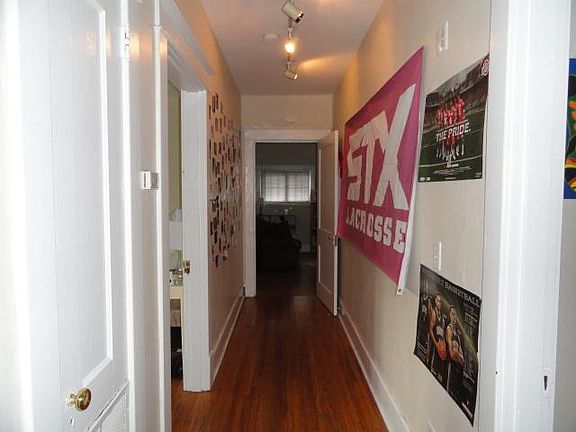 4th image of 3100 Vanderbilt Pl #2